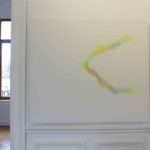 Modulation chromatique n°10, cercle chromatique en 24 couleurs, crayons de couleur sur papier, 86 x 100 cm, 2016 exposition : Filles de papier, Quai4 galerie, Liège, février-mars 2016