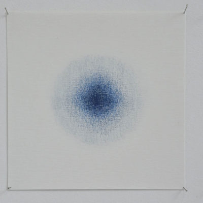 Aura bleue 1, crayons de couleur sur papier, 15 x 15 cm, 2018.