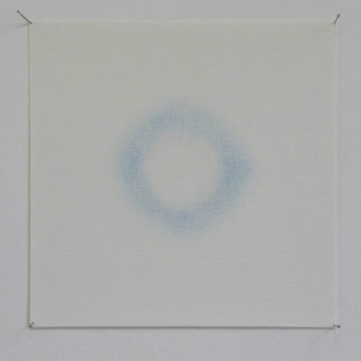 Aura bleue 4, crayons de couleur sur papier, 15 x 15 cm, 2018.