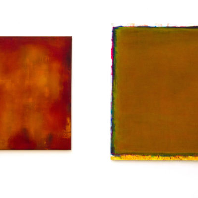 Terre 1, pigments, huile sur toile, 90 x 90 cm, 2014. Monochrome n°18 : sens A.H., du violet-rouge au violet, huile sur toile marouflée sur panneau, 108 x 100 cm, 2015.