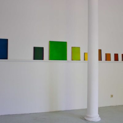 Installation de 11 monochromes, série des monochromes en 12 couleurs, huiles sur panneaux, 2015.
